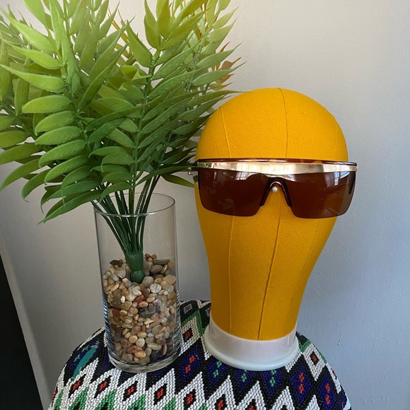 Lady Gaga Tour Sunglasses - Picture 1 of 5